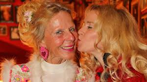 Striptease zum 70er: Wendy Night enthüllte sich für Künstlerin Maria Lahr