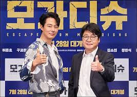 그러나 코로나19 사태로 개봉이 미뤄졌다. 5nvb 75vipeium