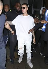 Justin bieber's new songs in 2016 bring an all new feel, distinct from any of his previous hits. Justin Bieber Out In London August 2016 Pictures Popsugar Celebrity
