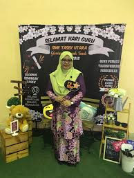 When the motion sensor detects their presence, the application surrounds them with virtual objects and animations which can be captured on the photograph. Hgtu2k18 Hashtag On Twitter