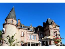 La Selection Des Chateaux A Vendre Par L Agence Destin De Pierre Http Www Destindepierre Fr Chateau A Vendre Architecture Du Sud A Vendre