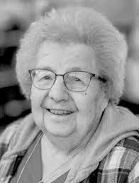 Julie Reetz's Instagram, Twitter & Facebook