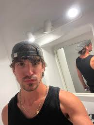 Bilingual HR professional seeking roommate in Los Angeles