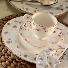 12 kişilik bone yemek takımı açıklaması ; Kutahya Porselen 84 Parca 25133 Bone China Yemek Takimi Yemek Takimi Yemek Takimlari Tatli Tabagi