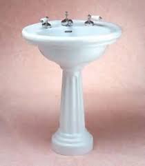 i <3 peeing on the sink xd home