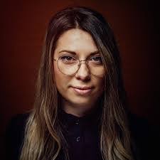 Tina Arndt's Instagram, Twitter & Facebook