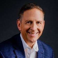 Lucinda Hutchinson's Instagram, Twitter & Facebook