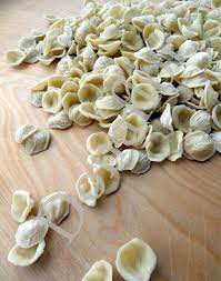 Cucina Pugliese Orecchiette Con Pure Di Fave E Cipolla Rossa Di Aquaviva Favo Pure Cipolle
