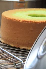 Watching this season's masterchef, surprisingly found that dan hong's pandan chiffon cake was set as a pressure test for their contestants. Kek Chiffon Pandan Masam Manis