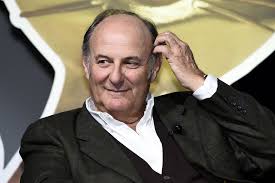 Suo figlio edoardo ha avuto una bambina, virginia, chiamata così in onore del conduttore (il cui vero nome è virginio). Gerry Scotti Il Figlio Edoardo Ricoverato In Ospedale Popcorn Tv