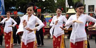 Memiliki keunikan merupakan salah satu ciri khas dari negara tercinta ini. Tari Maengket Berasal Dari Daerah Sulawesi Utara Tradisi Tradisional