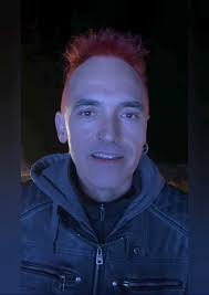 Epy Figueroa, Cáceres 1969 Músico, cantante, compositor, artista.  Guitarrista de ecléctica y extensa formación académica y autodidacta, ha  girado por...