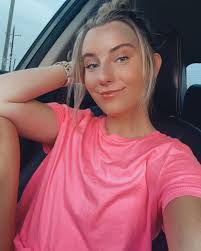 Alexis Carrier's Instagram, Twitter & Facebook