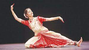 A typical punjabi song from the movie aisha, this song is very funky, trendy and extremely danceable. How A Niche And Intricate Indian Dance Is Getting Popular In The Us Art Culture Images
