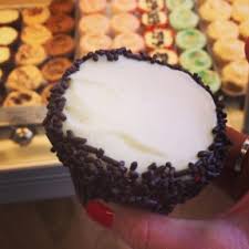 These are the best apps for iphones and android to locate bakeries and gluten free bakeries in your area. Susiecakes Gluten Free Follow Me