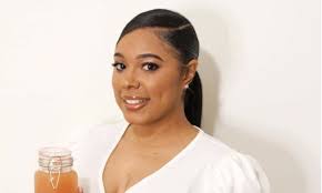 Ariel Hill's Instagram, Twitter & Facebook