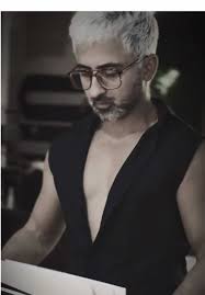 En este mes del estilista, rendimos homenaje a nuestro gran equipo, hoy  conocerás la historia inspirada de nuestro increíble y apasionado Truss  Lover Edwin Vivas 🌟❤️‍🔥 Su dedicación y amor por el arte ...