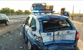 Gravissimo incidente poche ore fa sul grande raccordo anulare di roma. 17enne Morta A Roma In Incidente Con Auto Della Polizia In Via Di Salone