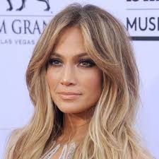 Jennifer lopez is very famous actor, singer, song writer…, can't really count the things she's famous in. Jennifer Lopez Just Chopped Her Hair Even Shorter Jennifer Lopez Hair Jennifer Lopez Hair Color Hair Styles