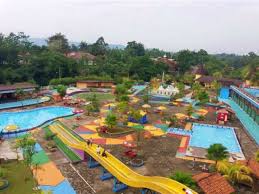 Untuk parkir kendaraan roda dua rp 5000 yang terletak didepan loket. Gumati Waterpark Tiket Wahana Juli 2021 Travelspromo