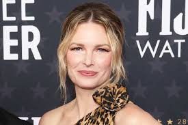 9-1-1' stars Jennifer Love Hewitt and Kenneth Choi preview the "uphill  battle" to get Maddie and Chimney to the altar. Get an exclusive peek at  season 7, episode 6, which they say