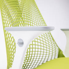 Herman miller sayl task chair offers a unique design and ergonomic support that encourages a full range of movement while sitting for a long period of time. Herman Miller Sayl Chair Green Apple