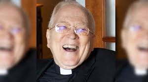 O sacerdote que cuidaba dos sacerdotes