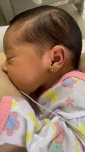 Ser mãe fora do Brasil é viver o novo todos os dias… e na amamentação isso  pode pesar ainda mais: dúvidas, dor, insegurança, falta de apoio, idioma,  cultura e opiniões que não