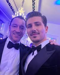 What are wallets even for these days when we live in a cashless society?  😅🤷🏻‍♂️🔥 @louisvuitton #shopping #fire #wallet #magic #cashless  #louisvuitton #london