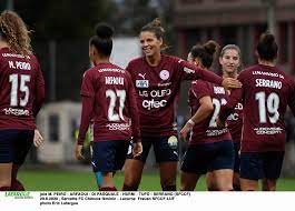 2012 yılında, orijinal kulüpten ayrıldı ve football féminin chênois genève adı altında yeniden markalandı. Servette Football Club Chenois Feminin