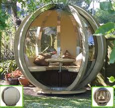 Une Bulle De Detente Au Cœur De Votre Jardin Blog Esprit Design Mobilier Jardin Globe Jardin Jardins