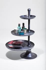 Kare Beistelltisch Tray 110 Cm Hoch Vintage Etagere Mit 70 Cm Durchmesser Das Raumwunder Fur Kleine Und Grosse Raume In Mit Bildern Etagere Metall Beistelltisch Tisch