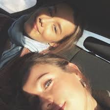 Flora Cunningham (@flora_bonny)