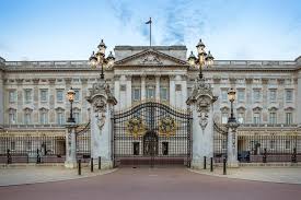 England has some of the most beautiful palaces & castles in the world! Britain S Prettiest Palaces Fit For A Queen Loveexploring Com