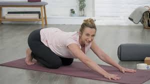 Exercice de yoga le matin pour booster votre concentration ou exercice de yoga anti stress pour lâcher prise par rapport à votre quotidien, toutes les raisons. Hatha Yoga Debutant Une Decouverte En Douceur Youtube