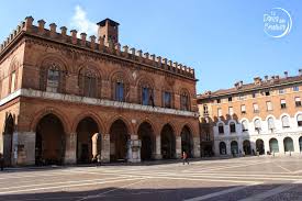 Travel And Explore Cremona Lombardia Viaggiare In Italia In Viaggio Luoghi
