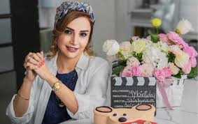 یک درخت کریسمس و یک تلفن، این شب‌های شبنم قلی‌خانی در دبی - چیدانه