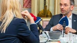 Im mai ist die koalition von övp und fpö in die brüche gegangen. Fruhstuck Mit Kickl Vizekanzler Ist Nichts Was Mich Interessiert Krone At