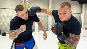 Pagine nella categoria rapper italiani questa categoria contiene le 172 pagine indicate di seguito, su un totale di 172. Og Eastbull M A Facut Ko In Sala De Mma M A Rupt Mp3 Download 320kbps Ringtone Lyrics