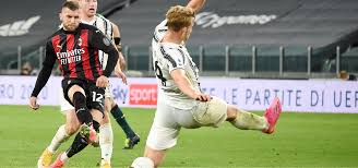 An absolutely crazy minute in the #coppaitalia! 8agafbbiq Ietm