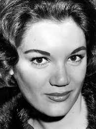 Elaine Fraser's Instagram, Twitter & Facebook