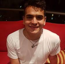 Yo me disfrazaba de Elmo e iba a los hospitales a hacer que los niños  enfermo se reiran" #Arcangel + Su video juego favorito + Su pelicula  favorita