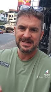 i just hsd to share Was watching this recent random youtube vlogger video  in thailand, and had a case of severe chin drop when i realized who it is!!!