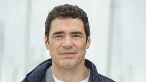 Dan Payne as Matthew