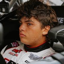 Chris Dilbeck's Instagram, Twitter & Facebook