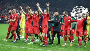 Avrupa şampiyonası'nın 60 yıllık tarihinde ilk kez tüm kıtadaki 12 farklı ülkede düzenlenecek olan. Euro 2020 Ne Zaman Baslayacak Euro 2020 Ye Katilan Ulkeler