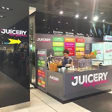 Welltodo London On Instagram The Real Retail Therapy Green Juice And Smoothies While You Shop Juicerylondon Juice Bar Design Juice Bar Interior Juice Bar