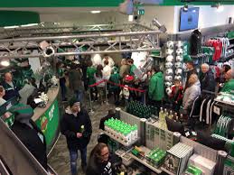 Sk Rapid On Twitter Ganz Schon Was Los Gerade Im Fanshop In St Polten Happyvalentinesday Scr2018