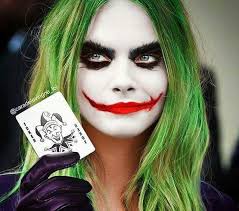 Wenn Sie Nach Meinem Ausweis Fragen Halten Sie Eine Joker Karte Mit Einer Schwarzen Markierungskrone Joker Halloween Costume Joker Halloween Girl Joker Makeup