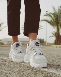 Achetez en ligne chaussures de buffalo. Die Buffalo London Sind Speziell Fur Ein Junges Publikum Und Stadt Wollen Entdecken S Zapatos De Moda Plataforma Zapatos Mujer De Moda Zapatos Tenis Para Mujer